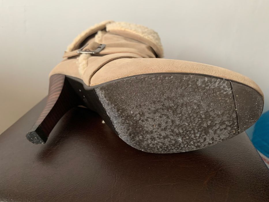 Чобітки/чоботи бежеві 39 р осінь/зима/весна