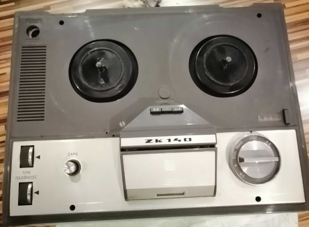 Magnetofon szpulowy ZK140 z czasów PRL