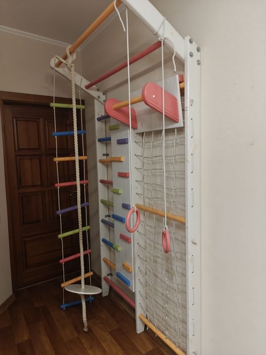 Дитячий домашній спортивний комплекс. Шведська стінка