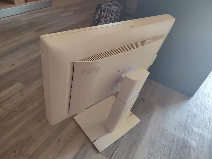 Monitor 24 cali Fujitsu IPS VGA DVI