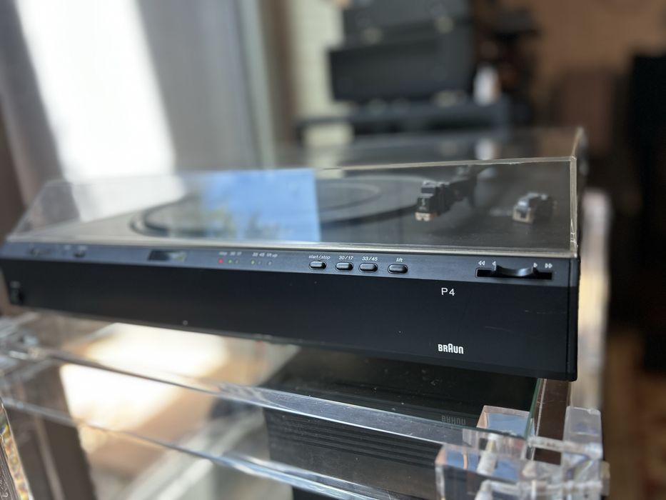 Fantastico gira Discos BRAUN Atelier P4. Bom estado e 100% funcional