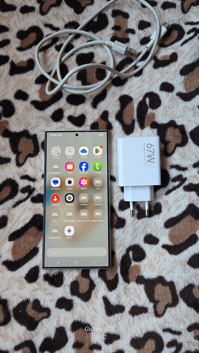 Vendo meu samsung S24 ultra em perfeitas condições, tem 11 meses de us