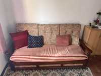 Sofá com cama de madeira