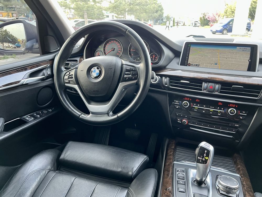 Продам BMW X5 2015 года xDrive 25D