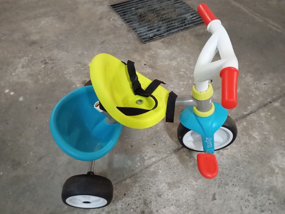 Triciclo criança com pneus borracha