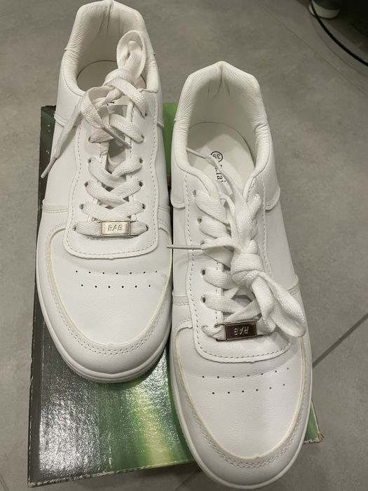 Кросівки жіночі майже нові