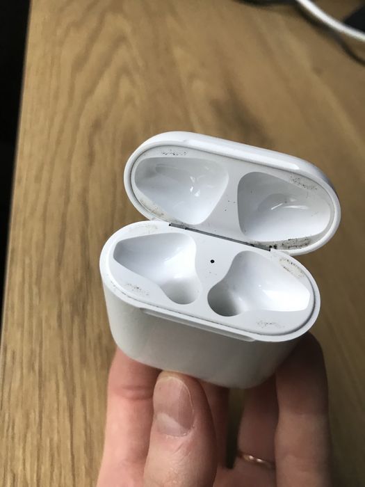 Оригінальний кейс від навушників airpods 1