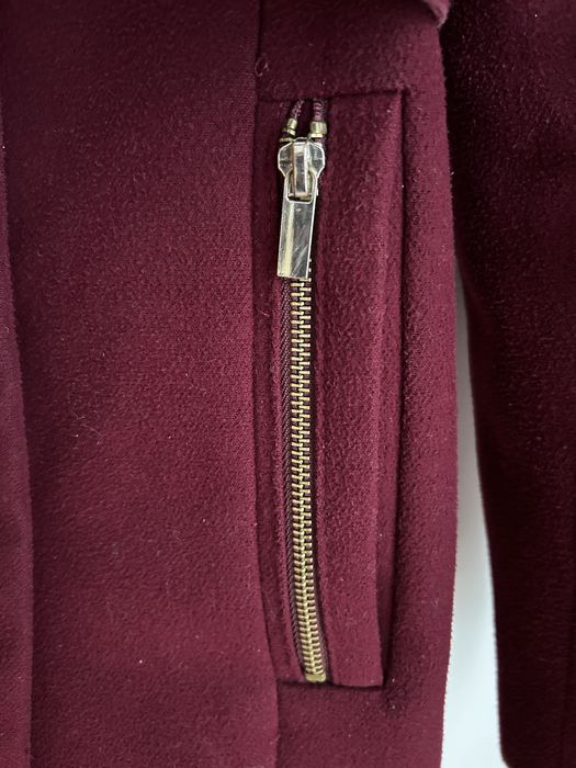Bordowy płaszcz wiązany stradivarius 38
