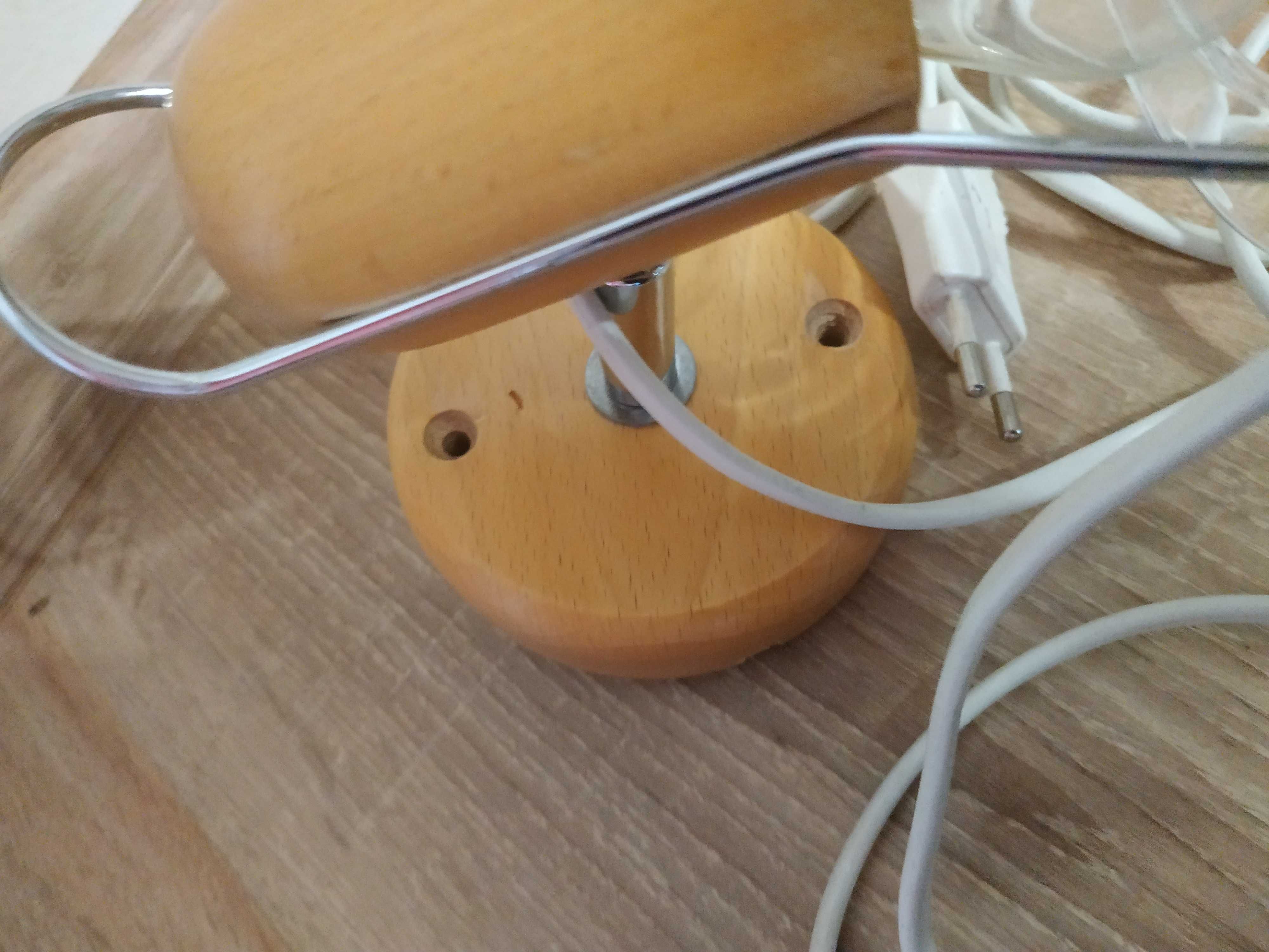 Lampka nocna na ścianę
