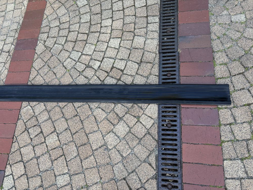 Oryginalna uszczelka gumowa bramy segmentowej Hormann dl. 504 cm