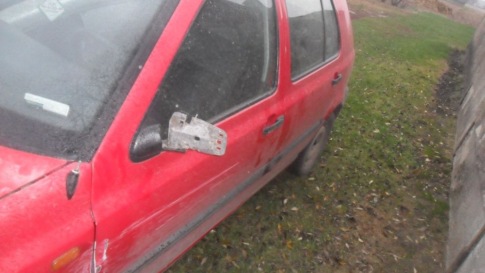 Volkswagen Golf III,1,8 benzyna,5 drzwi,hak,czerwony,na części