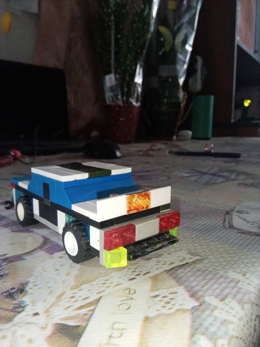 Вертолёт ми-2 и автомобиль Жигули копейка