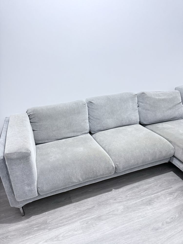 Sofa chaise long cinzento