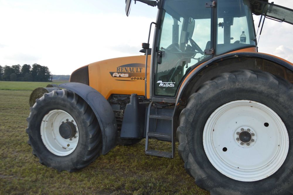 renault ares 696 rz