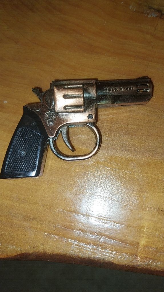 Isqueiro pistola