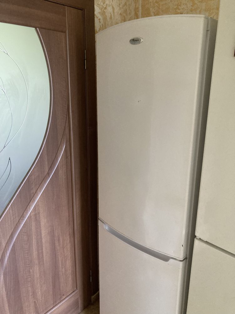 Холодильник Whirpool 186см