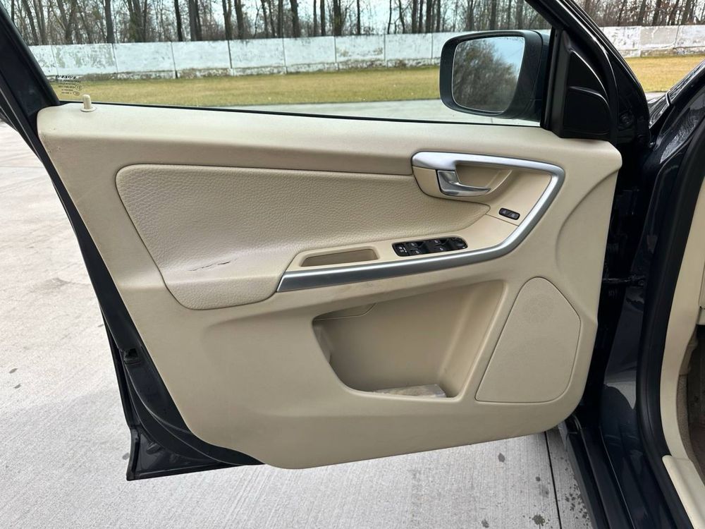 Продам Volvo xc60  2011
