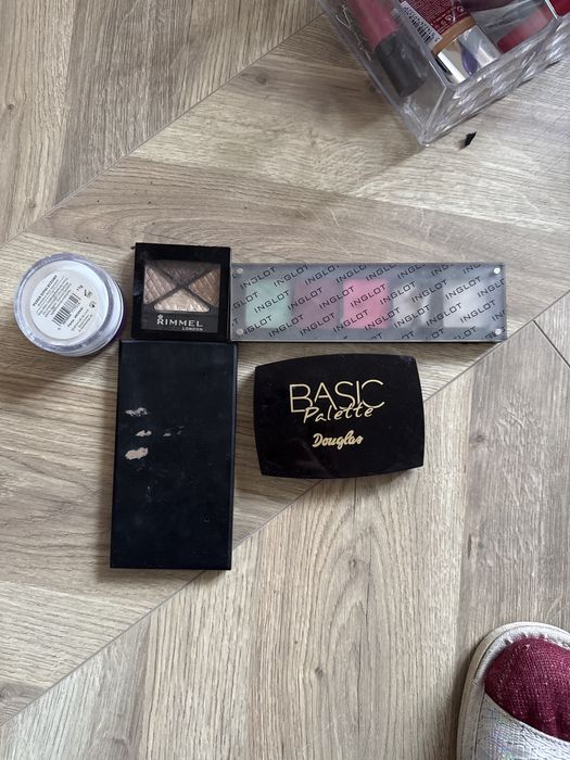 Zestaw paletek cieni do makijazu sleek, inglot, douglas, rimmel