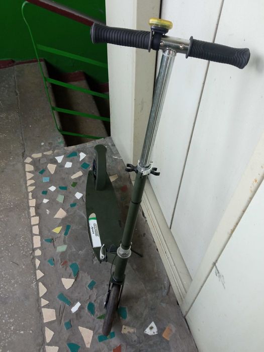 Городской фирменный самокат. Со спидометром, компьютером.