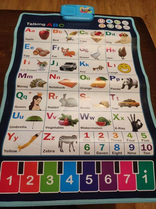 Interaktywna tablica ścienna z alfabetem