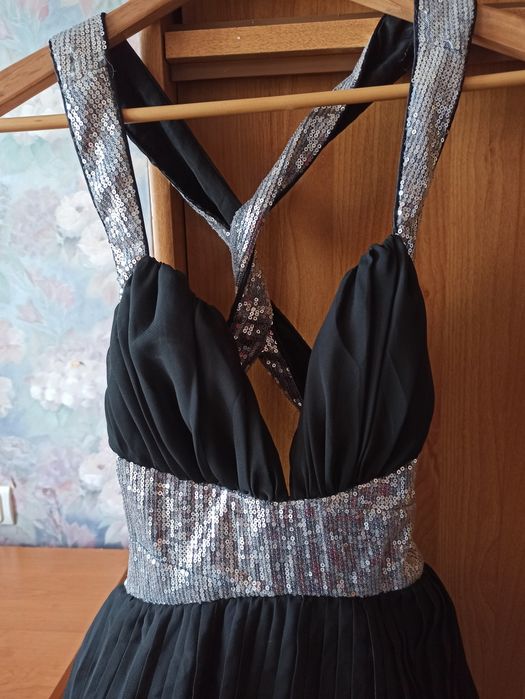 Короткое платье с пышной юбкой на праздник