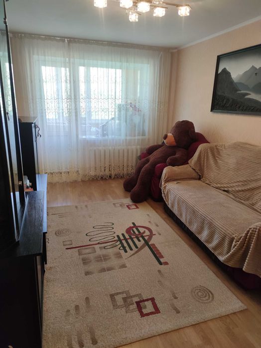 3к квартира з оемонтом, меблями та технікою в р-ні ринку "Нива" (С1)