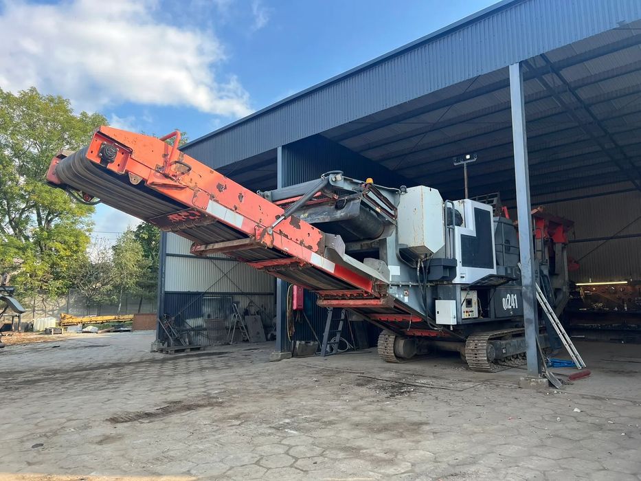 Sandvik QJ241  kruszarka szczękowa 34t, gąsienice, magnes, pilot