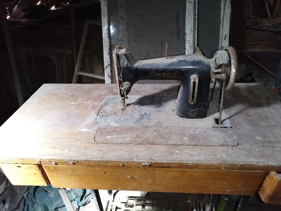 Retro maszyna Łucznik na pedał maszyna PRL
