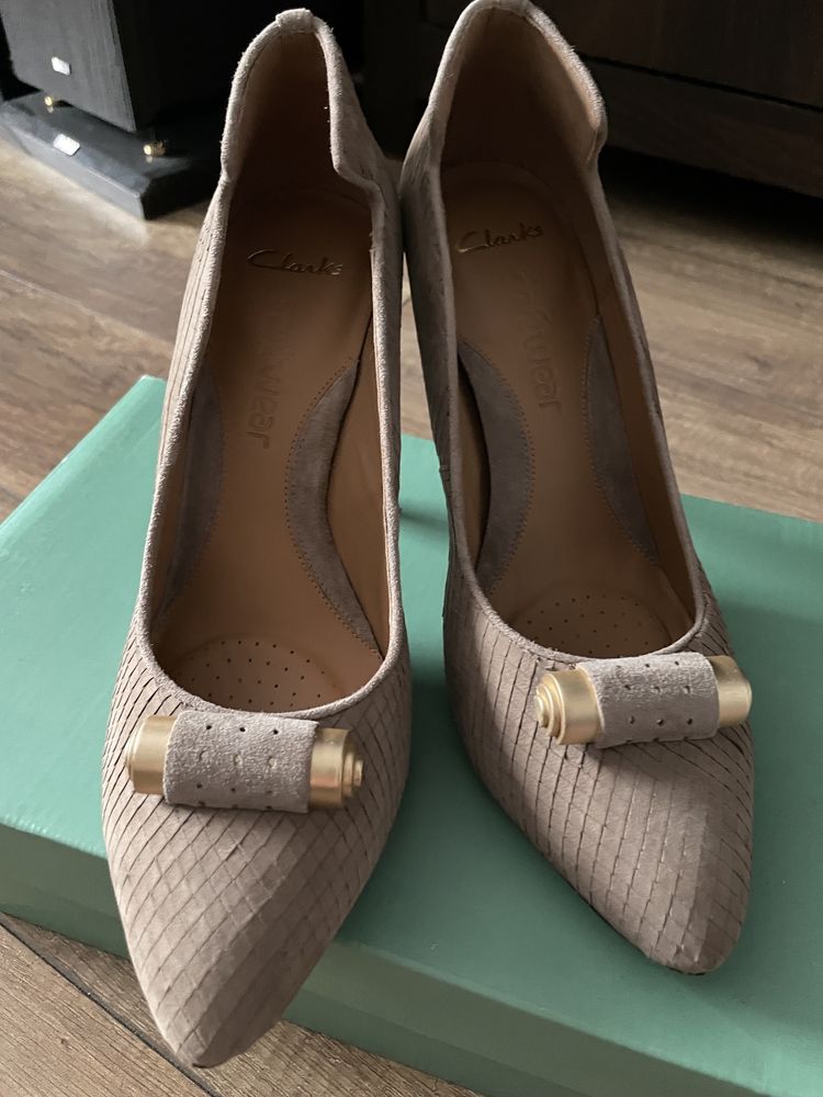 Szpilki Clarks rozmiar 38