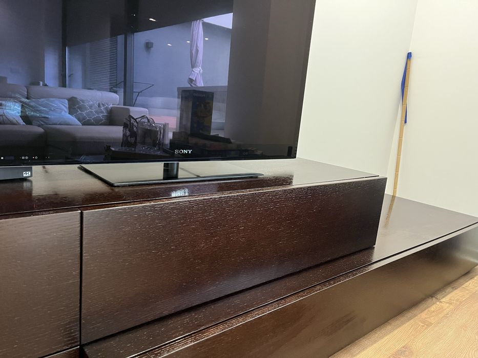 Movel tv e mesa centro e 2 colunas num estado como novo!
