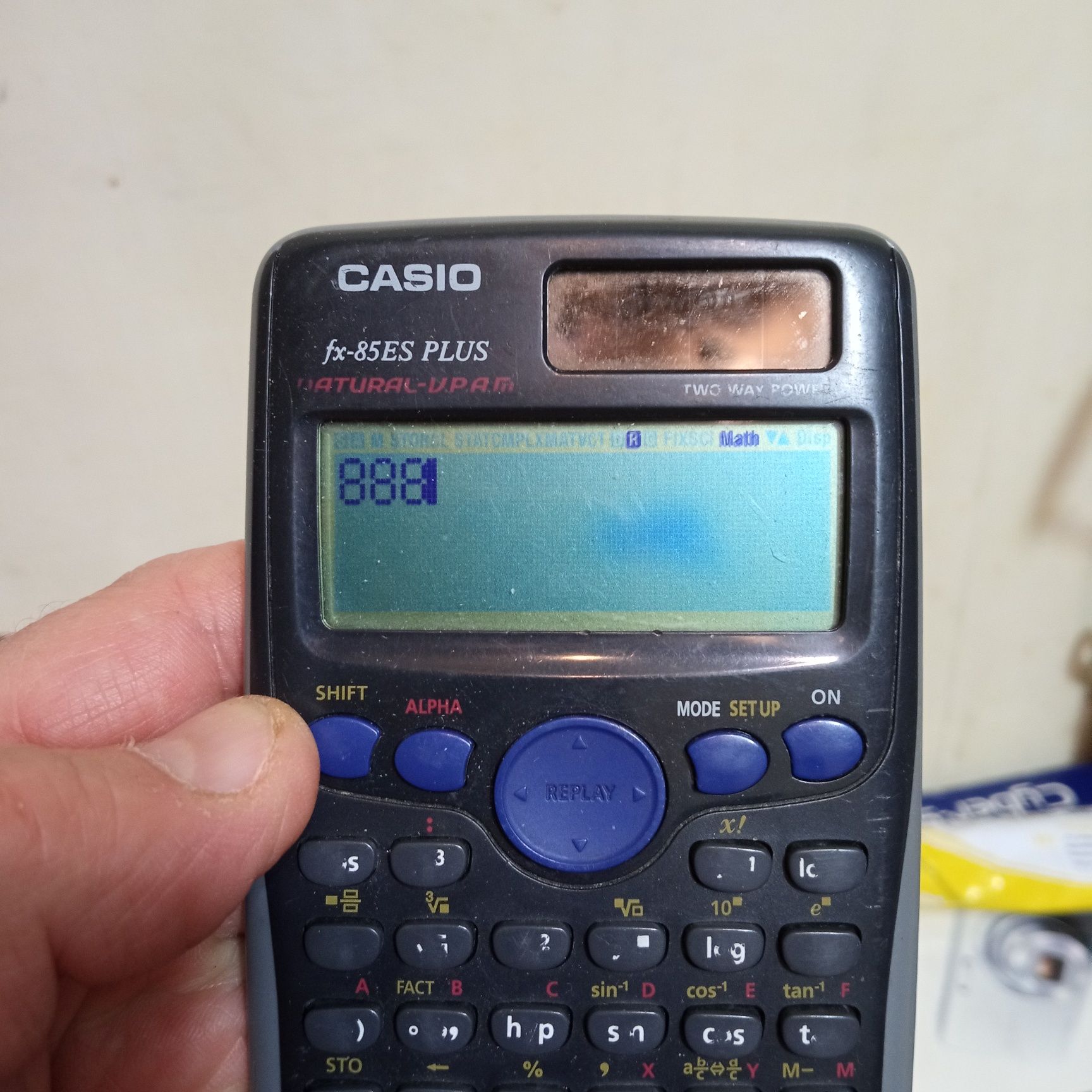 Калькулятор casio в рабочем состоянии