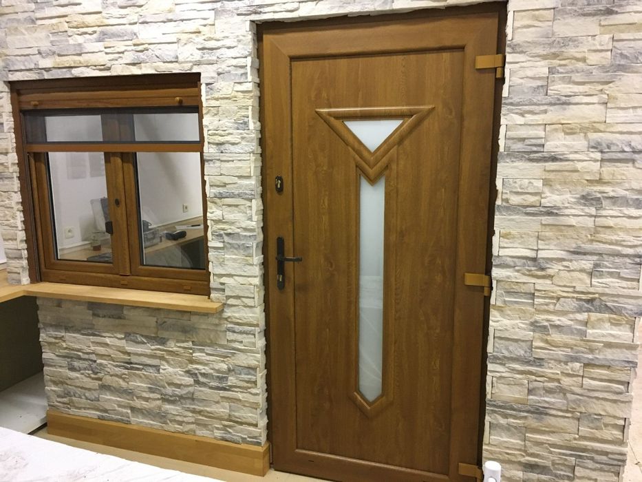 Drzwi wejściowe i okno roleta moskitera złoty dąb