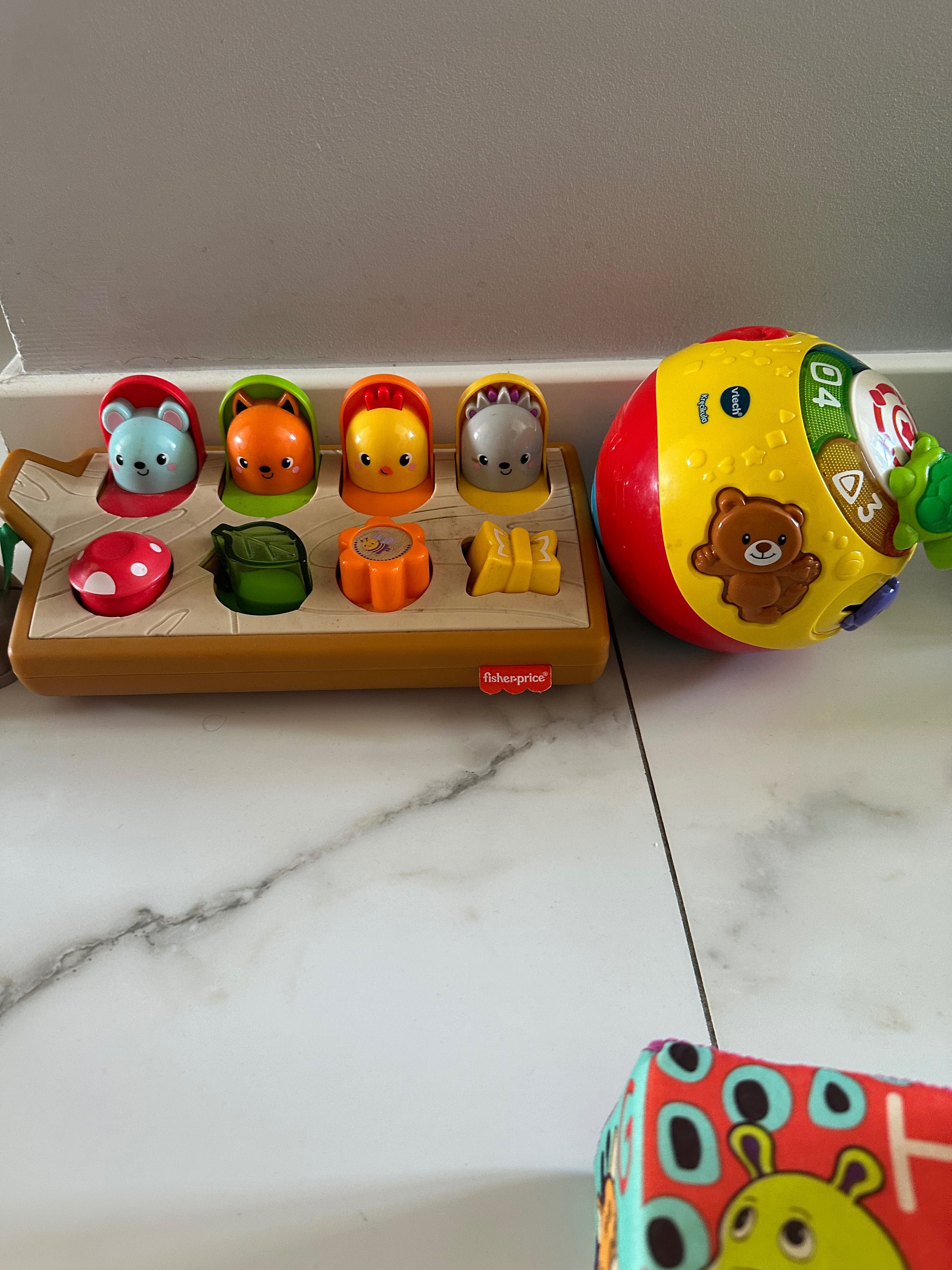 Zestaw zabawek niemowlęcych - kula vtech, waga fisher price itd