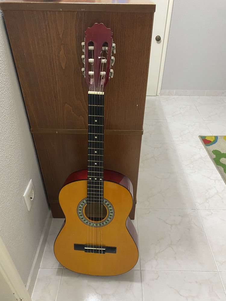 Guitarra em muito bom estado