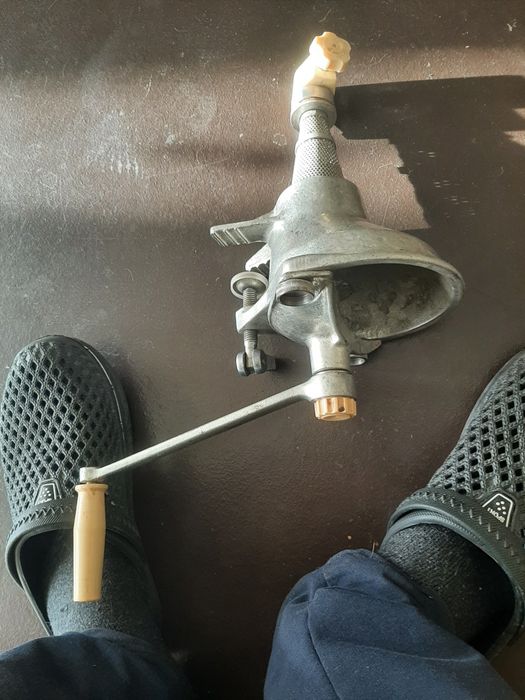 Сокодавка ручная, чугун эмаль. Мощный  вес 4кг