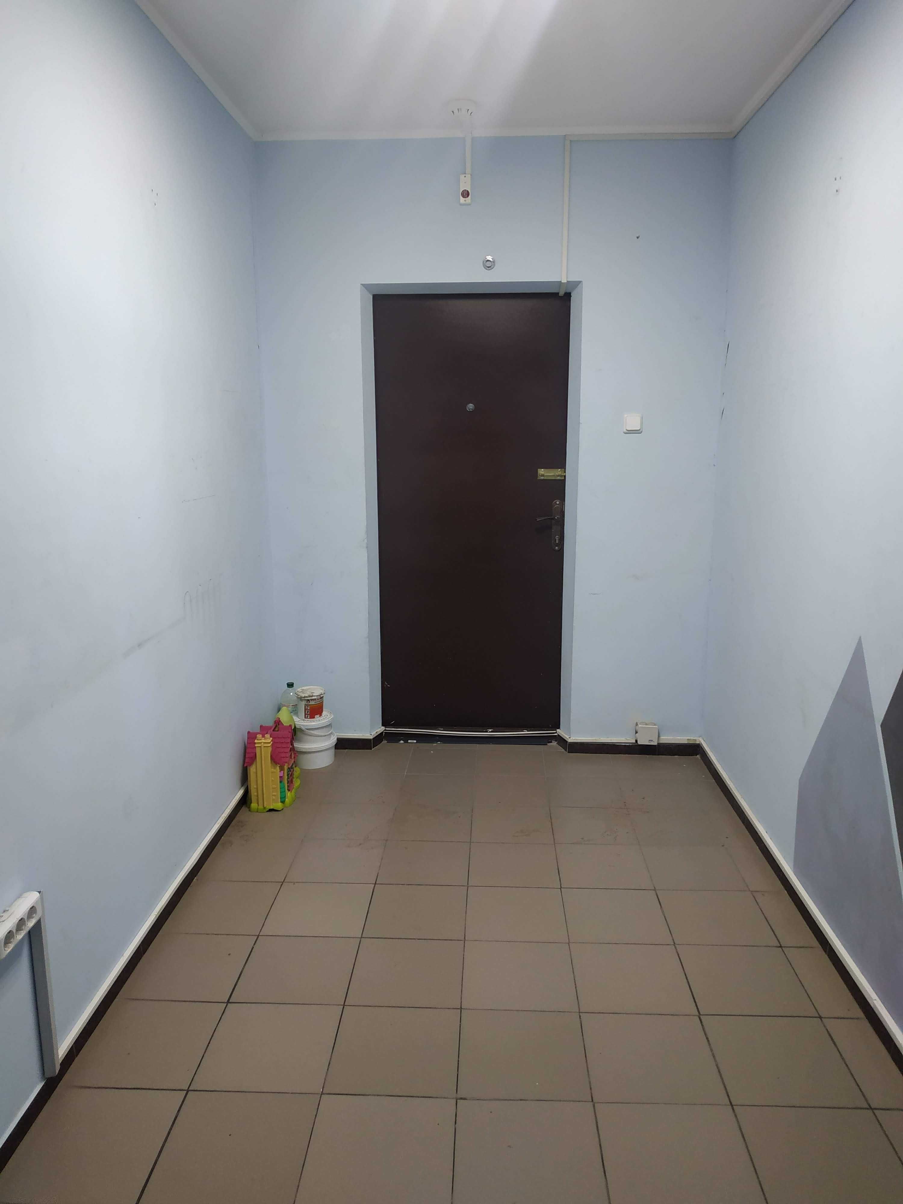 43 м2 фасадне приміщення окремий вхід 1-й поверх Межова/Вітряні гори
