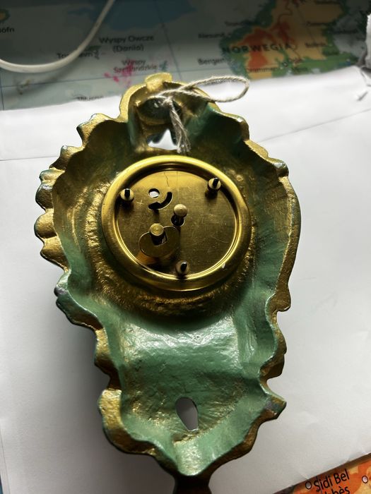 Zegar scienny wiszacy-odlew