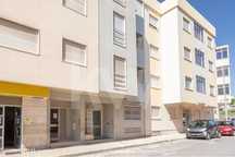 Loja com 187m2 na Falagueira / Amadora