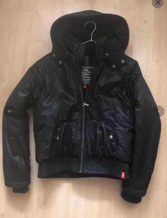 ESPRIT Kurtka zimowa ocieplana na alpinusie nowa