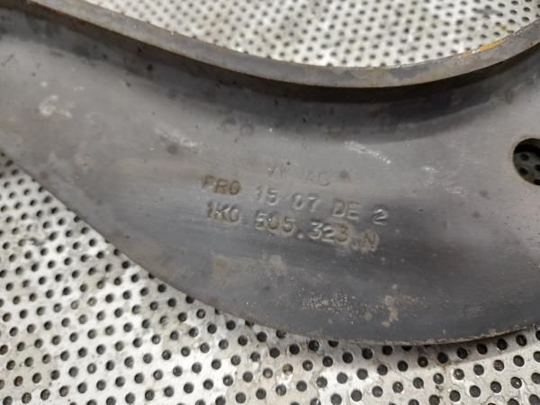Braço de suspensão trás esquerdo VOLKSWAGEN Golf V (1K1)