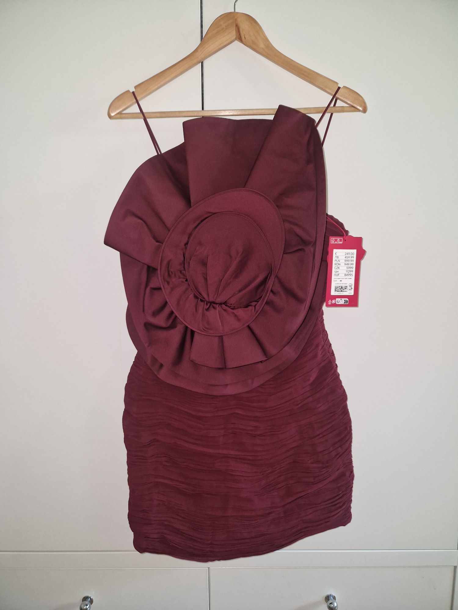 Bordowa sukienka z kwiatem Magda Butrym x HM roz.40