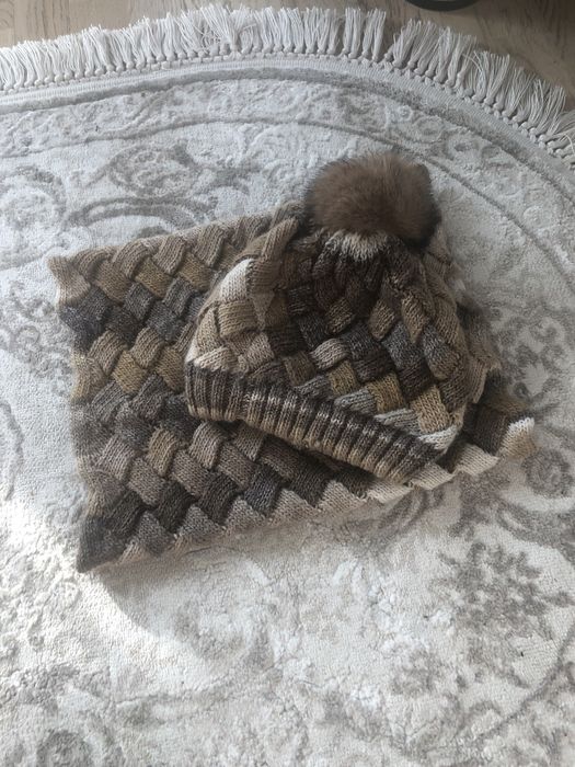 Шапка і шарф коричневі