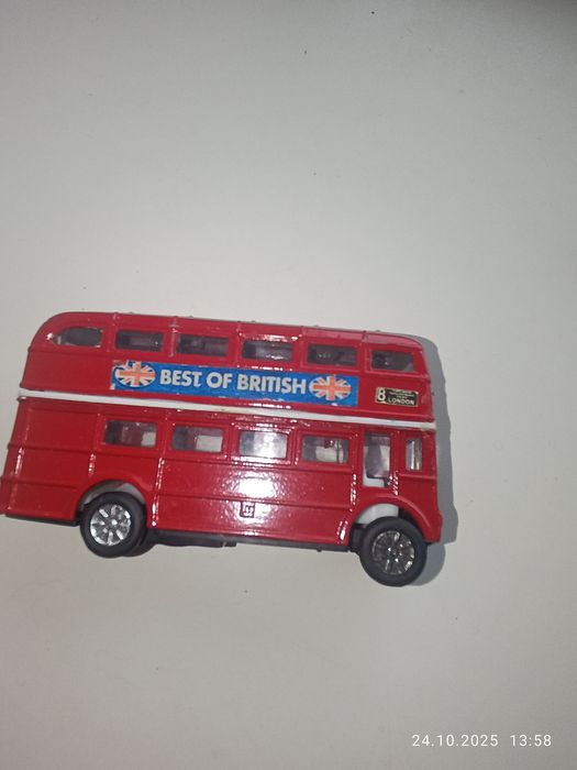 Іграшка, червоний британський автобус