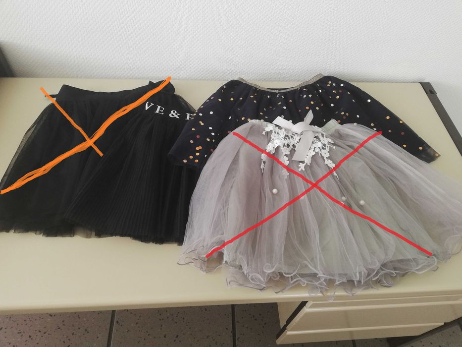 Spódniczka na rozpoczęcie roku szkolnego - czarna ma jeszcze metkę!