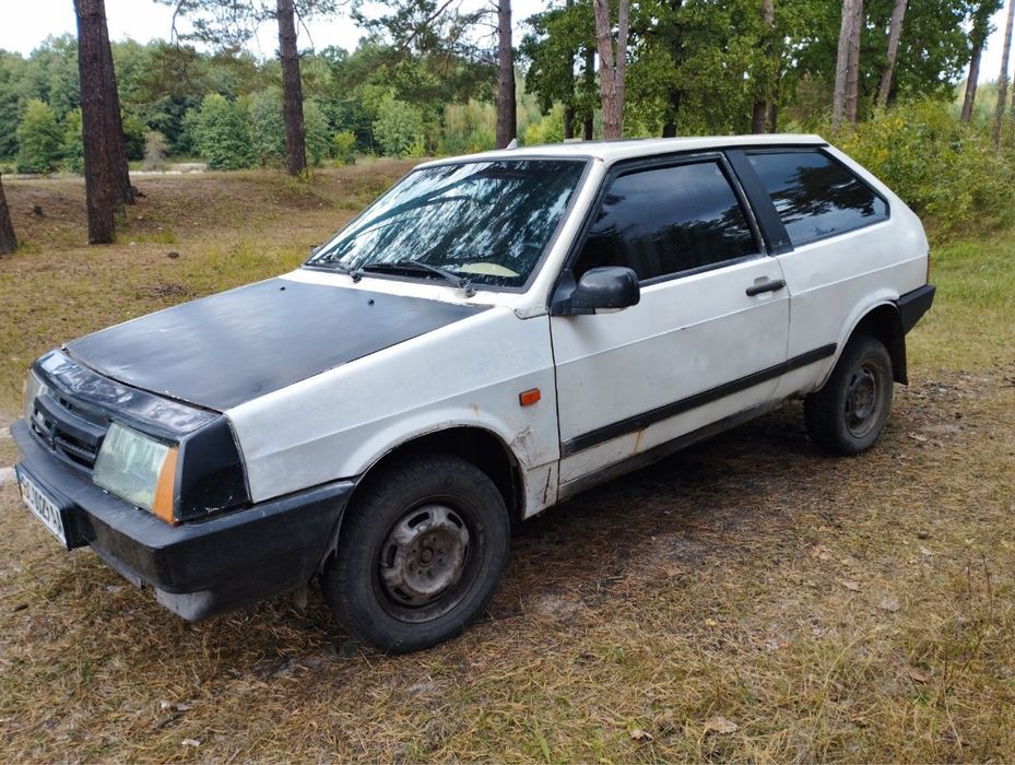 ВАЗ 2108 на повному ходу