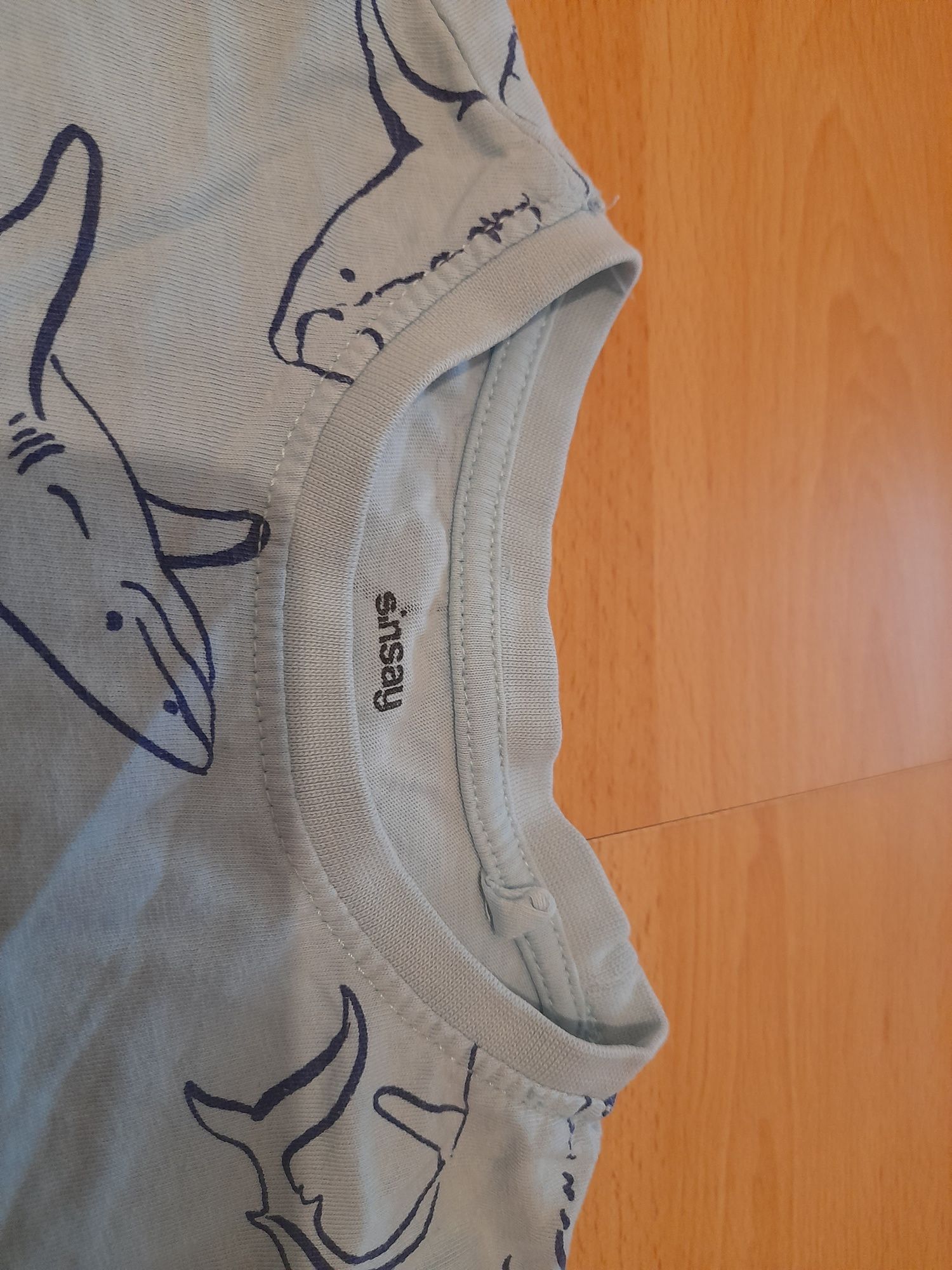 Koszulka T-shirt niebieskie rekiny 110