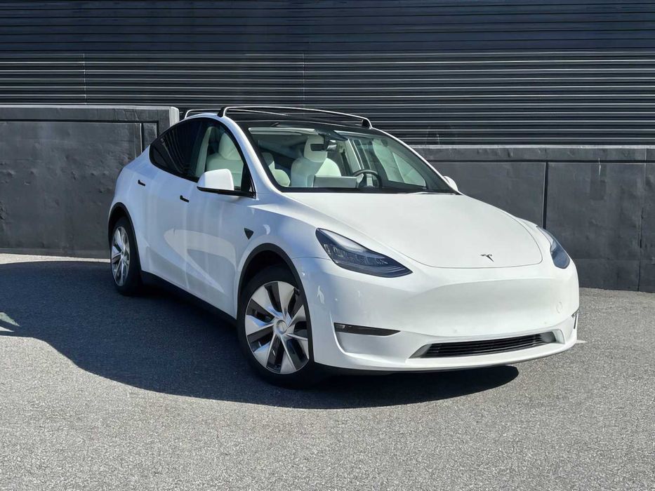 Tesla Model Y      2021