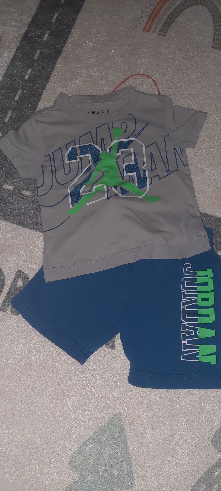 Продамо наш улюблений костюмчик фірми Jordan + кросівочки