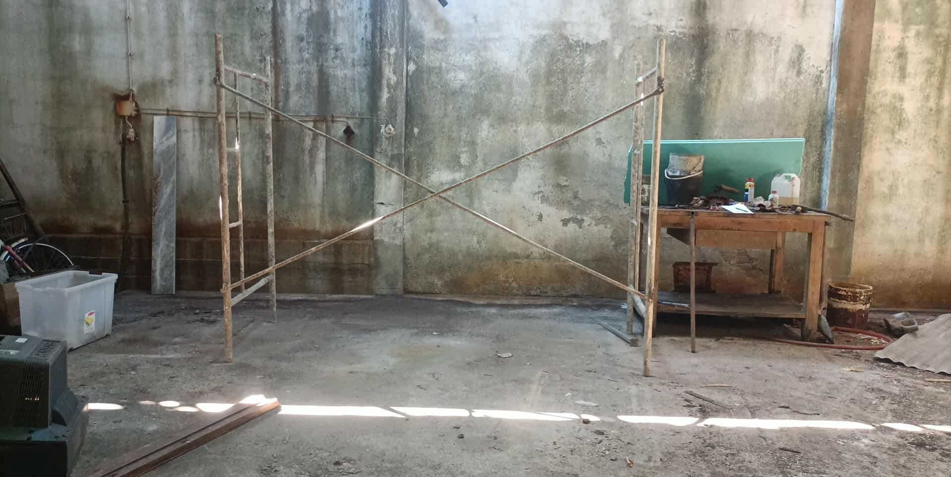 Pernas de andaime antigo