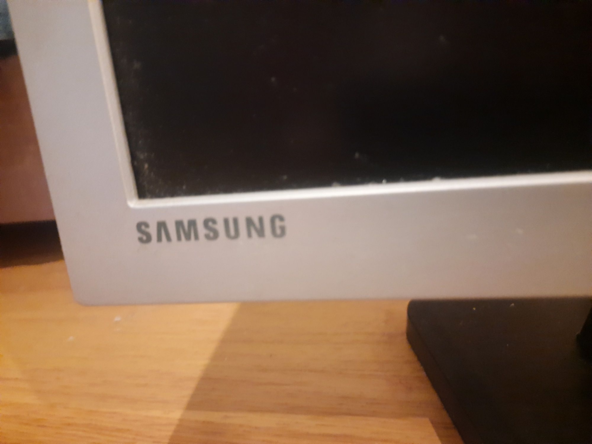 Монитор Samsung Sync Master 710v 17" со шнурами